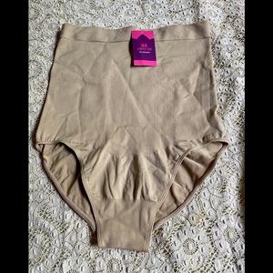 ⭐️Empetua high-waisted shaper panty⭐️